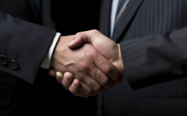 Starmer și Macron, alianță pentru libera navigare prin Strâmtoarea Ormuz