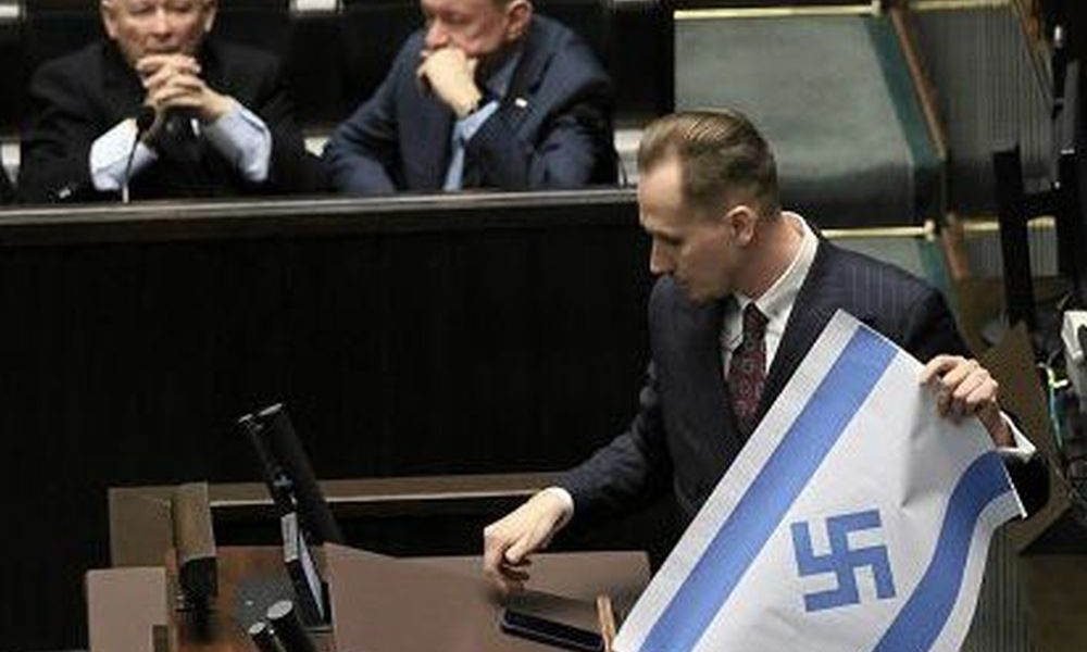 Ministerul israelian, reacție dură după scandalu’ cu simbol nazist pe steag