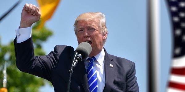 Trump acuză Iranul de încălcarea armistițiului, anunță Reuters