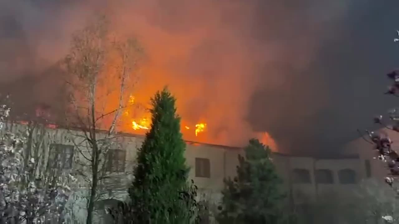 Incendiu URIAȘ la Mănăstirea Bistrița: chilii în flăcări pe 800 mp