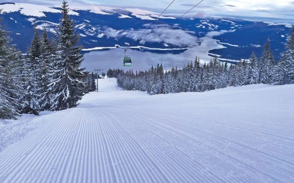 De Paște, schi pe pârtii: Sinaia și Transalpina, deschise weekend-ul acesta