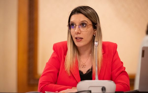 Circul și populismul: Scenele POLITICII care ne șochează