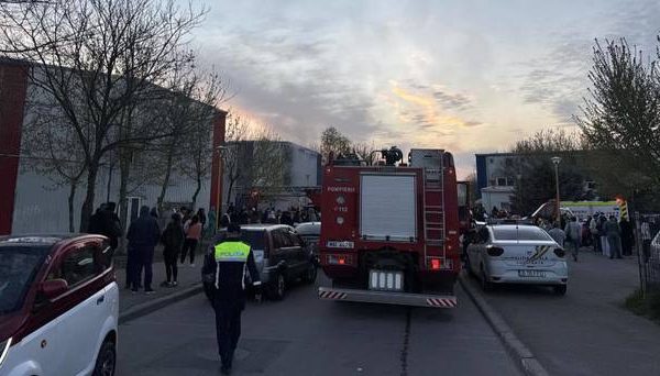 Incendiu la un bloc din Constanța: Opt persoane internate, una în stare critică