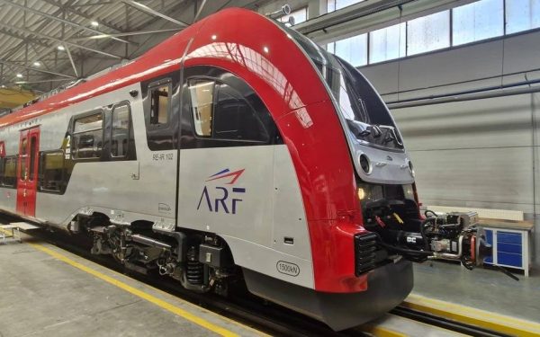 România cumpără trenuri: 20 rame și 16 locomotive. Ce rute vor deservi noile garnituri?