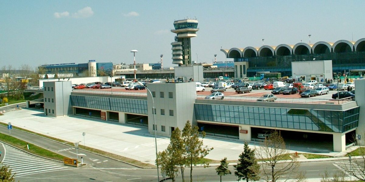 Modernizare la Otopeni: 400 de locuri de parcare, închise la Sosiri