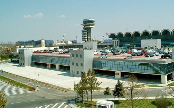 Modernizare la Otopeni: 400 de locuri de parcare, închise la Sosiri