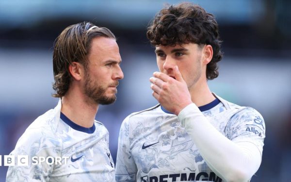 Premier League LIVE: Echipele de start, scoruri și ultimele știri din Anglia