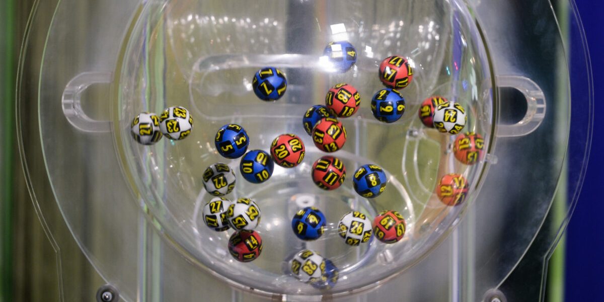 Cine a câștigat jackpot-ul record la Loto? Suma fabuloasă a fost ridicată
