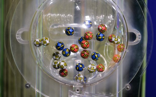 Cine a câștigat jackpot-ul record la Loto? Suma fabuloasă a fost ridicată