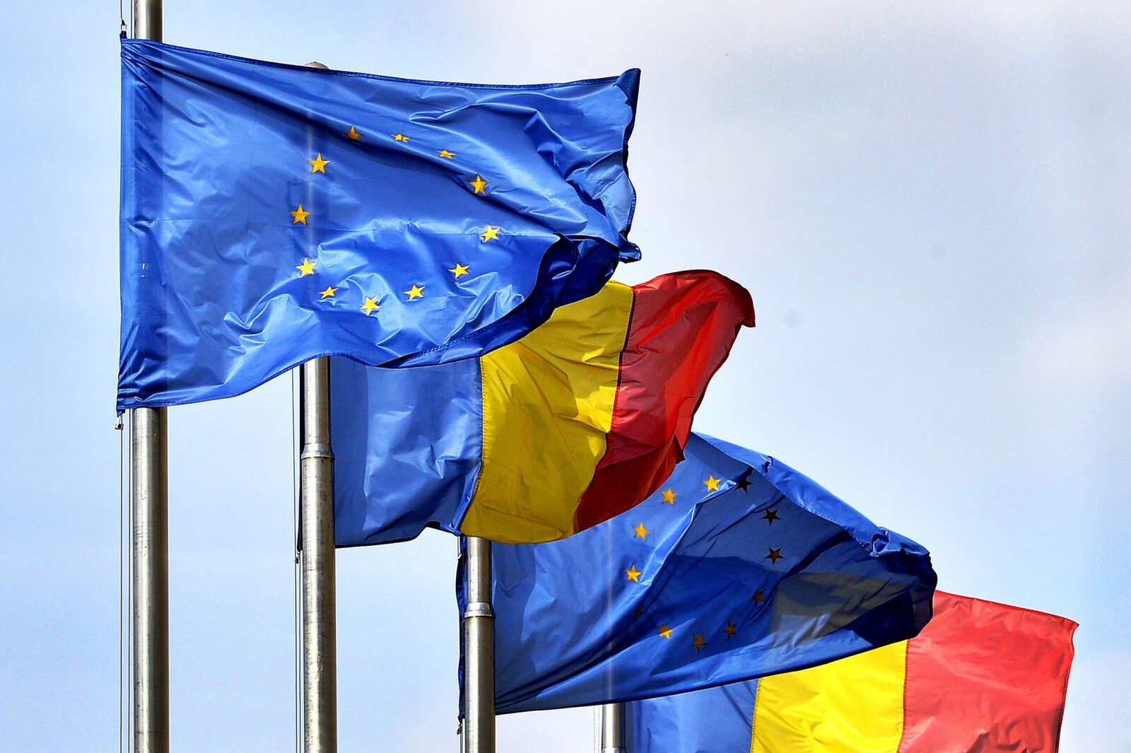Sondaj-ȘOC Sociopol: Românii, tot mai neîncrezători în stat, NATO și UE!