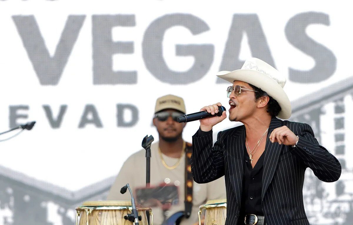 Nou Rege în Las Vegas: Parada pe Strip sărbătorește triumful