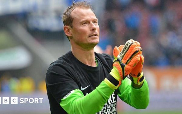 Fostul portar Arsenal, Alex Manninger, găsit mort după ce trenul i-a lovit mașina
