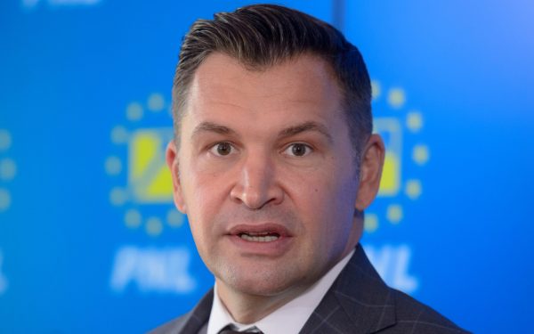 Orban, „pionul” lui Putin, a căzut: Reacția lui Stroe după „șah-mat” în UE