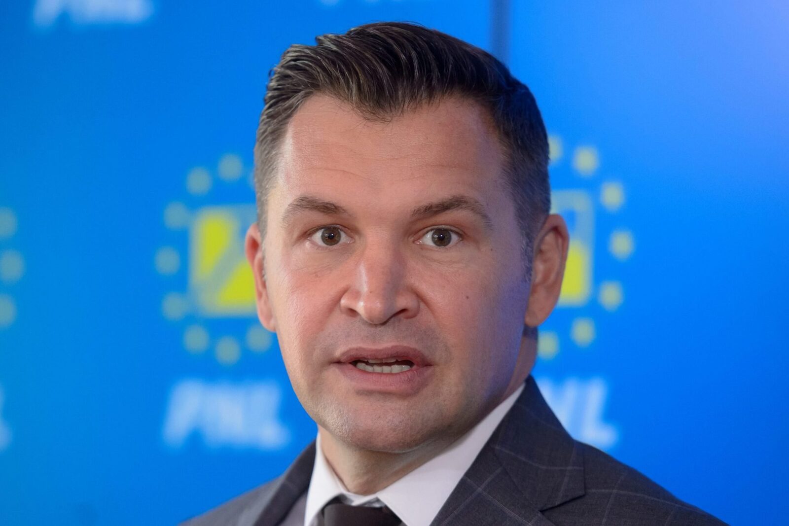 Orban, „pionul” lui Putin, a căzut: Reacția lui Stroe după „șah-mat” în UE