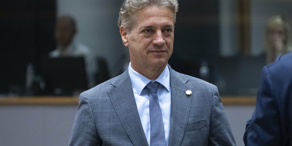 Premierul recunoaște: Nu poate forma un guvern stabil
