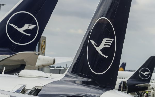 Grevă Lufthansa, coșmar de Paște pentru sute de români: Mai ajung acasă