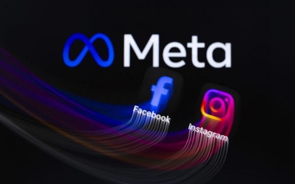 Meta urmărește fiecare clic: Ce date colectează de la angajați pentru AI?