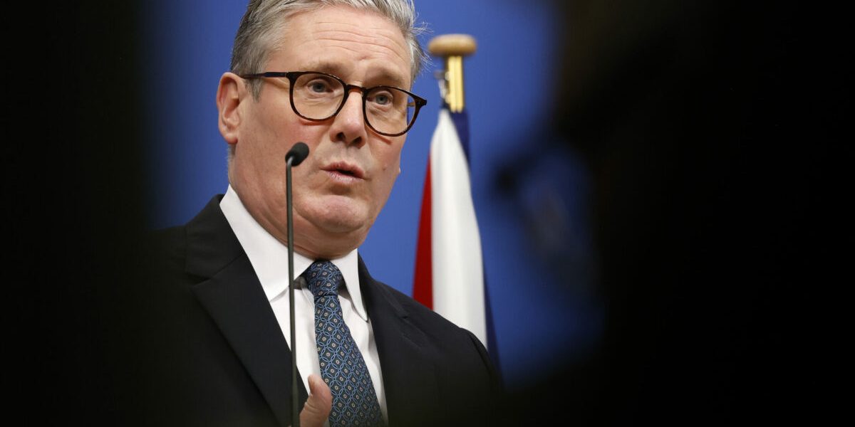 Starmer, asaltat de critici: Demisie cerută după numirea unui apropiat Epstein