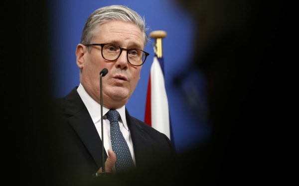 Starmer, asaltat de critici: Demisie cerută după numirea unui apropiat Epstein