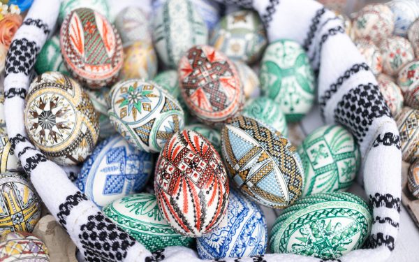 Urez-le un Paște Fericit: Cele mai bune mesaje pentru România în 2026