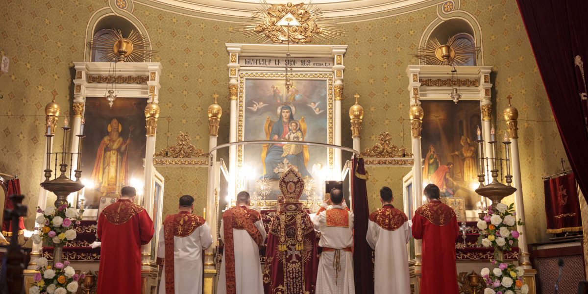 Mediafax urează Paște fericit: Hristos a înviat, români