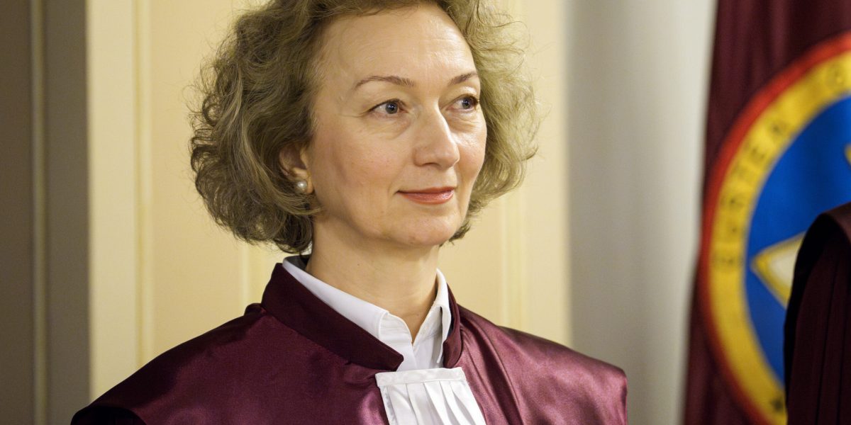 CCR, în derivă? Simina Tănăsescu, despre ieșirea judecătorilor din sală