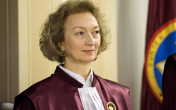 CCR, în derivă? Simina Tănăsescu, despre ieșirea judecătorilor din sală