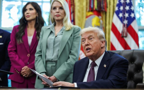 Respinge sfaturile și improvizează: Gestul șocant al lui Donald Trump