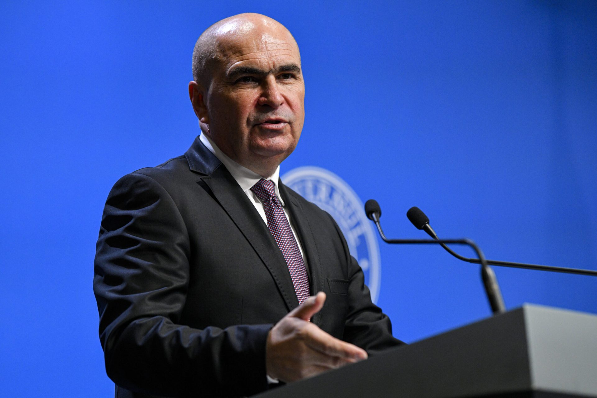 Premiera în discursurile oficiale de Paște din România: mesaje de unitate și speranță de la conducători Între cele două evenimente religioase majore ale sezonului pascal, premierul și președintele au transmis mesaje de sărbătoare ce pun accentul pe tradiție, credință și încredere