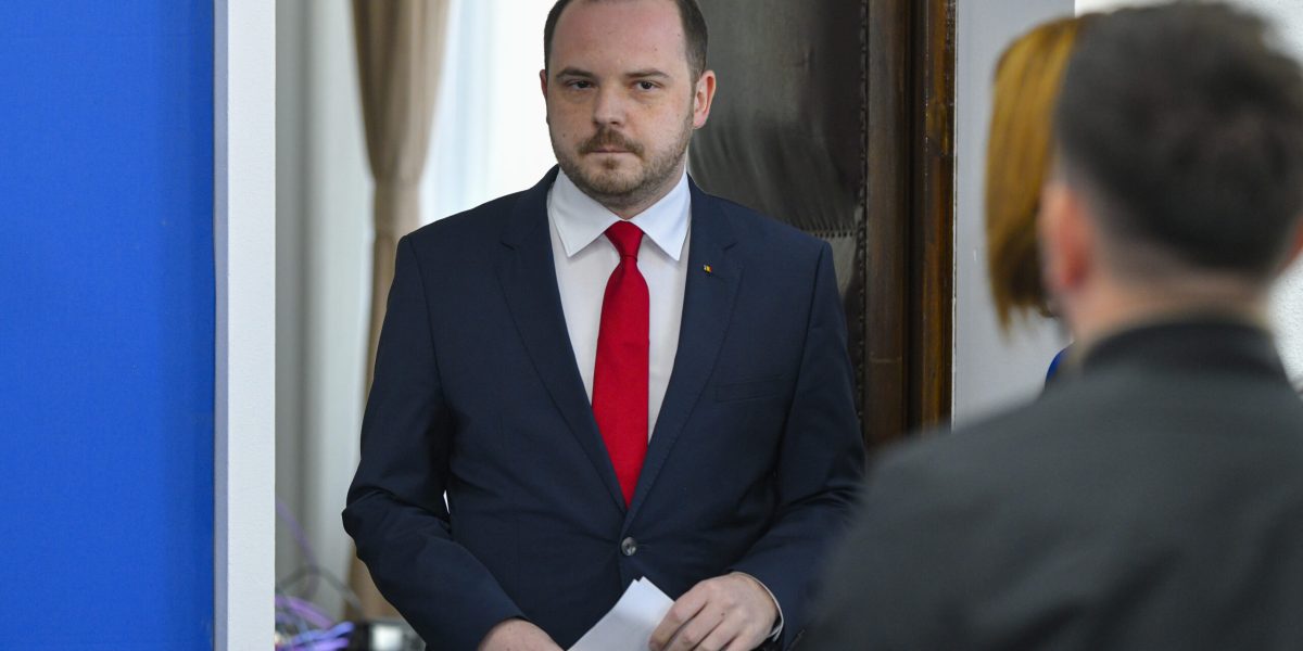 O lipsă crasă de onestitate: Decizii luate „cu pixul”, sfidând realitatea