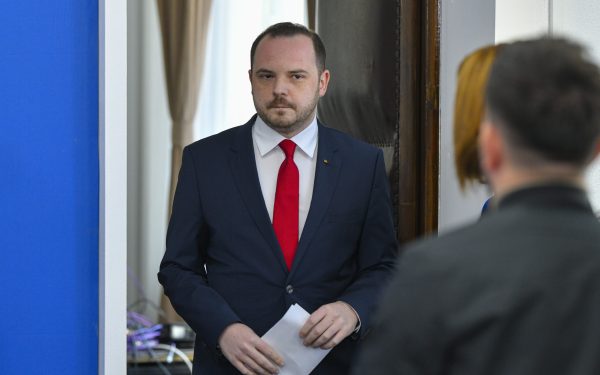 O lipsă crasă de onestitate: Decizii luate „cu pixul”, sfidând realitatea