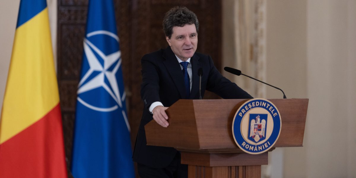 Nicușor Dan vrea tehnicieni la șefia serviciilor secrete