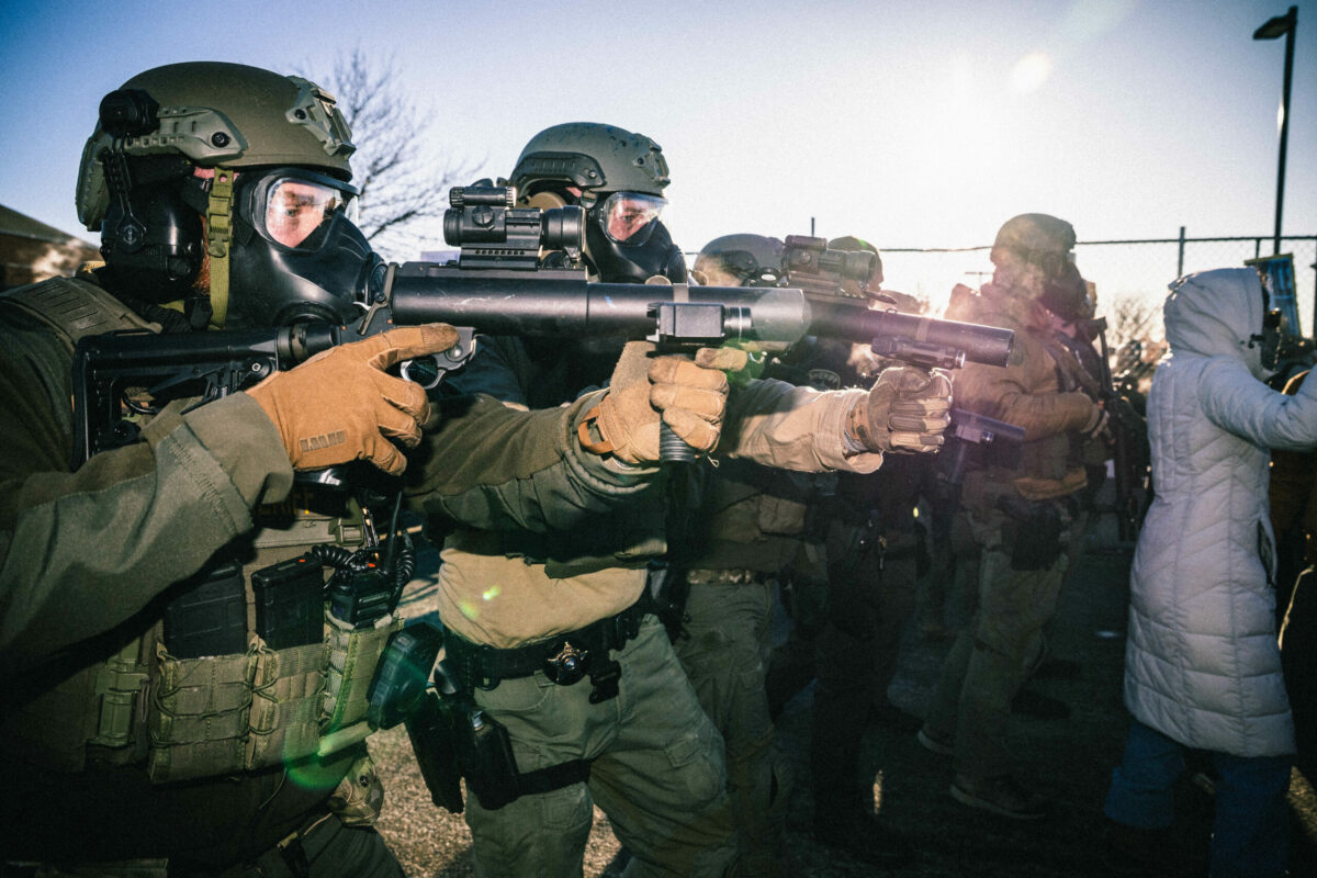 Un profesor universitar din SUA a creat o aplicație care vizează contracararea activităților Agenției pentru Imigrație și Vamă (ICE) și a fost scoasă temporar din App Store, după ce a atras peste 30.000 de utilizatori în doar câteva zile