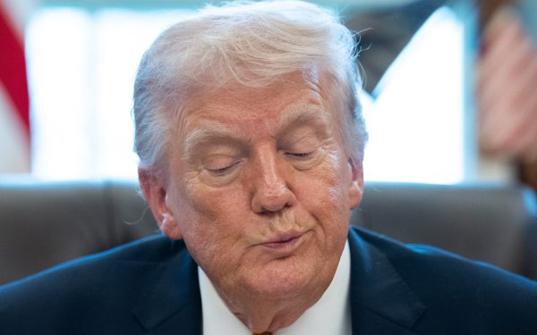 Trump indiferent de Iran: Marina SUA blochează Strâmtoarea Ormuz