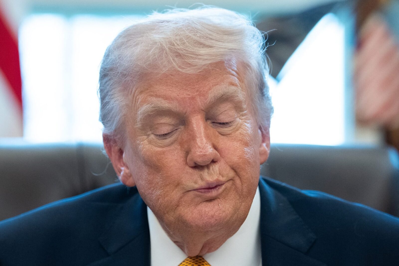 Trump indiferent de Iran: Marina SUA blochează Strâmtoarea Ormuz