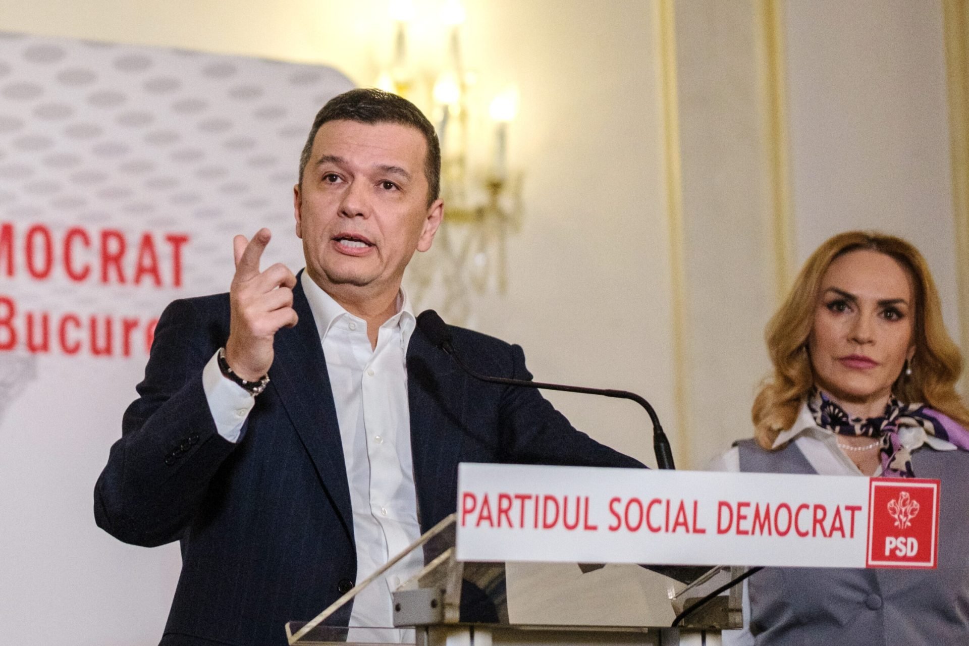 Sorin Grindeanu: „Nu acceptăm ca dezbaterea despre schimbarea direcției să devină o târguială pe funcții” Liderul PSD, Sorin Grindeanu, a reiterat poziția formațiunii sale în legătură cu discuțiile privind modificarea direcției de guvernare