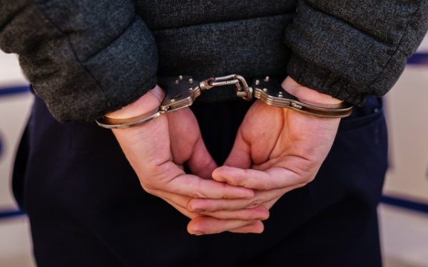 Alba: Tânăr de 18 ani, Arestat după ce-a ucis un bărbat cu un cuțit, victima intervenise