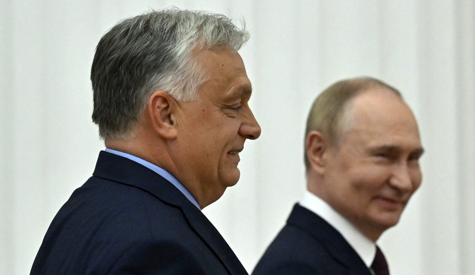 Ungaria sub lupa: Orbán, acuzat de apropriere de Rusia înaintea alegerilor Dovezi tot mai consistente sugerează o apropiere strategică a premierului ungar Viktor Orbán de Rusia, cu scopul de a integra Ungaria în sfera de influență a Moscovei