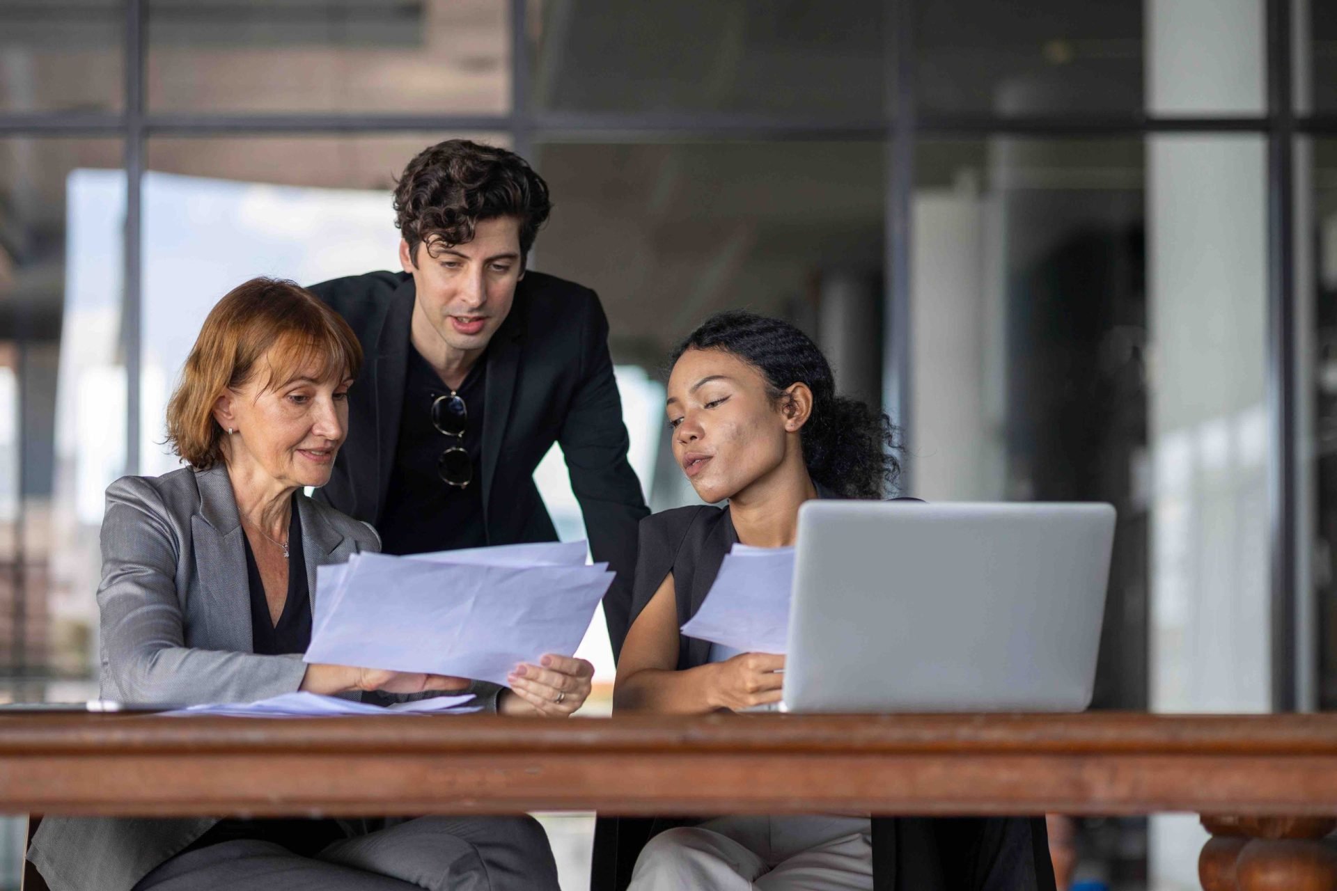 Piețele muncii din Europa încep anul 2026 cu diferențe notabile În primele luni ale lui 2026, observăm o dinamică distinctă în rândul piețelor de muncă din Europa