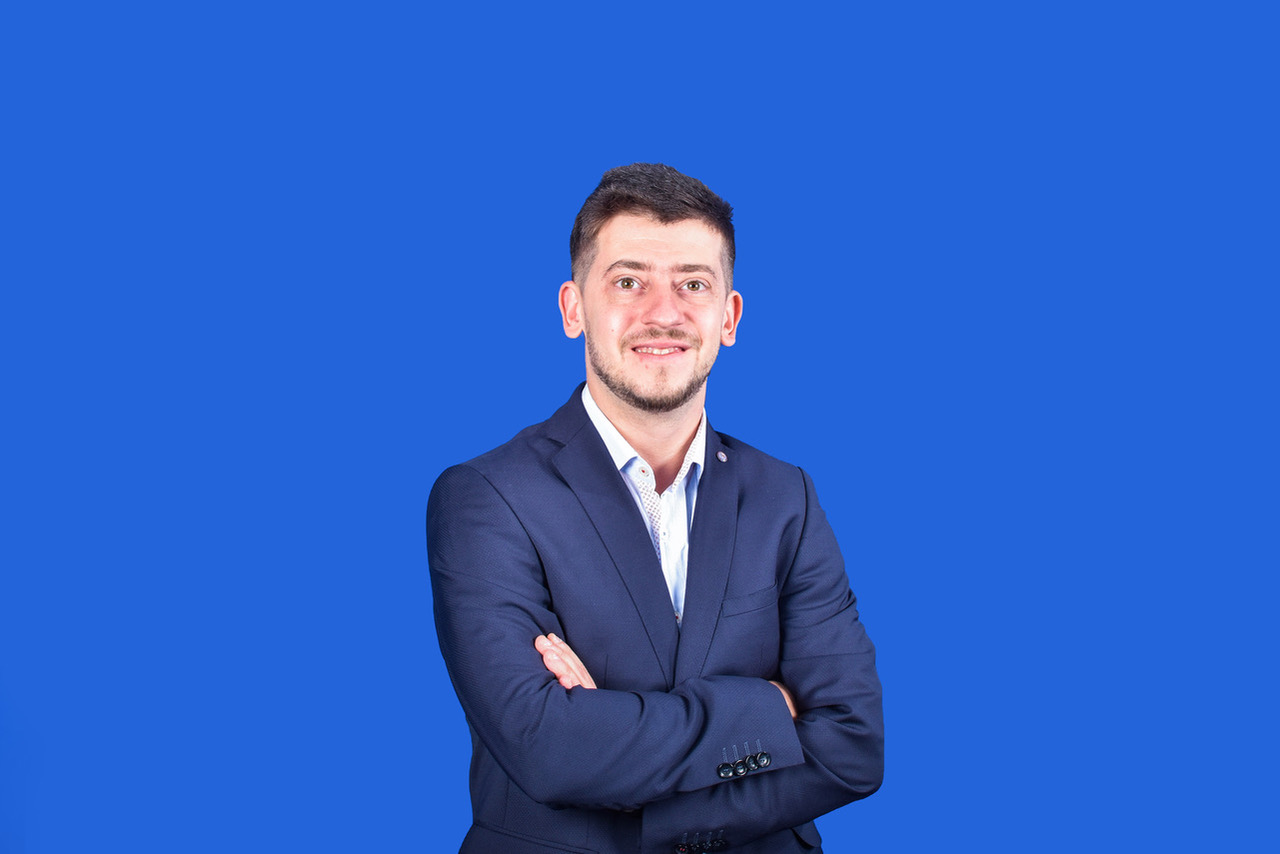 Inteligența artificială nu ia joburi, dar revoluționează regulile: 90% dintre cererile IT sunt automatizate, spune directorul unei companii românești