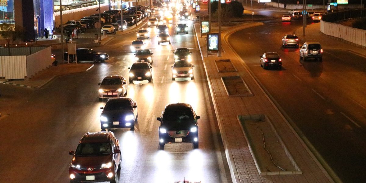 Atacurile asupra Arabiei Saudite au dus la o reducere semnificativă a producției de petrol Atacurile recente asupra instalațiilor energetice din Arabia Saudită au dus la o reducere considerabilă a capacității de producție a Regatului, punând sub semnul întrebării stabilitatea pieței globale de energie