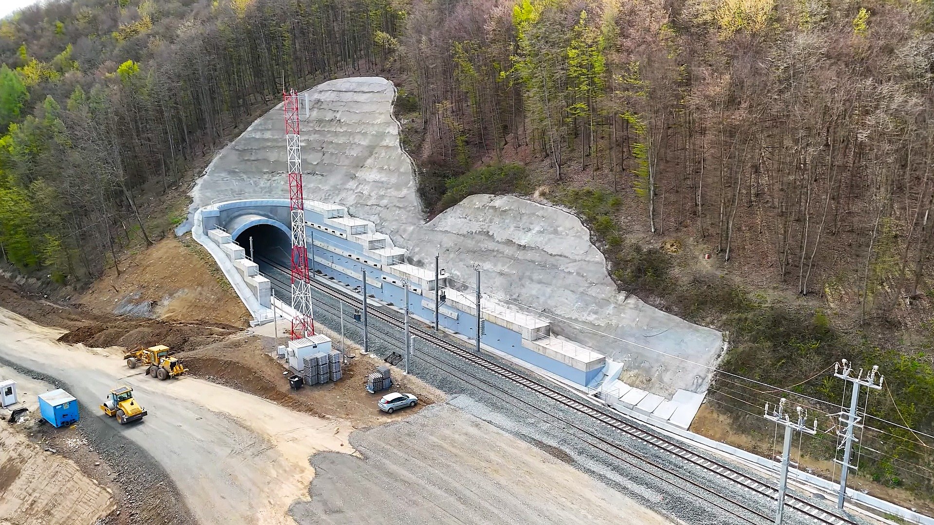 Cristian Pistol, directorul Companiei Naționale de Administrare a Infrastructurii Rutiere (CNAIR), a anunțat luni începutul săpăturilor pentru un nou tunel pe autostrada Sibiu-Pitești, în cadrul secțiunii 2, Boița-Cornetu