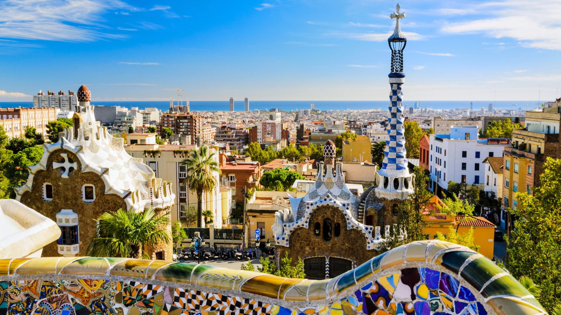 Barcelona va majora taxa turistică începând cu 1 aprilie 2026, măsură care a generat reacții diverse din partea operatorilor de turism și a vizitatorilor