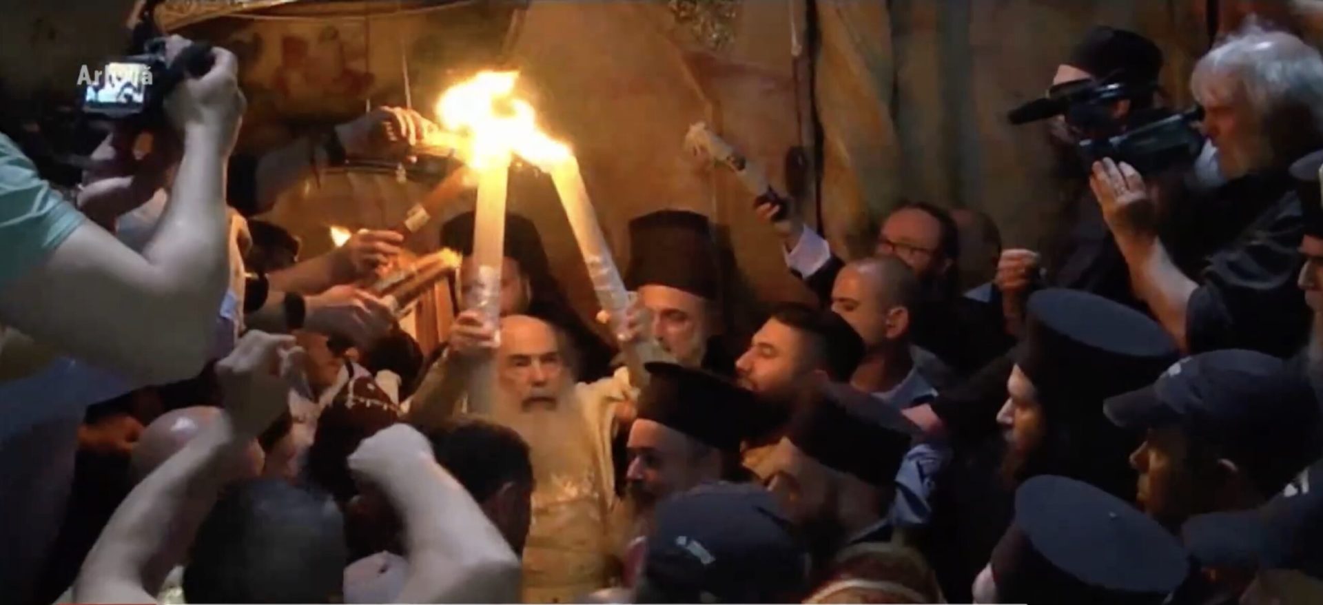 Biserica Sfântului Mormânt din Ierusalim își redeschide porțile după o perioadă de restricții, permițând credincioșilor accesul la ceremonia primirii Sfintei Lumini, anunță Agenția Basilica a Patriarhiei Române
