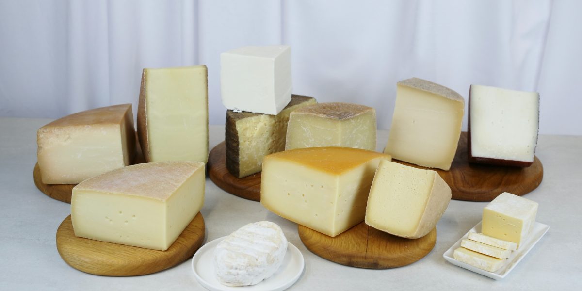 România lansează prima selecție de brânzeturi maturate, expertizată