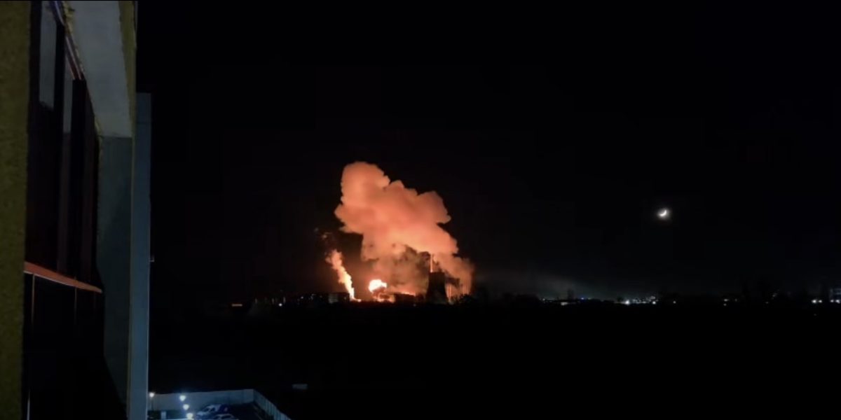 Explozie puternică la CET Vest din București: Incendiu urmat de intervenția pompierilor
