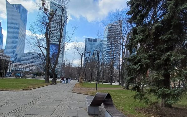 Orașul Varșovia, model pentru București: trotuare libere, sute de km de piste