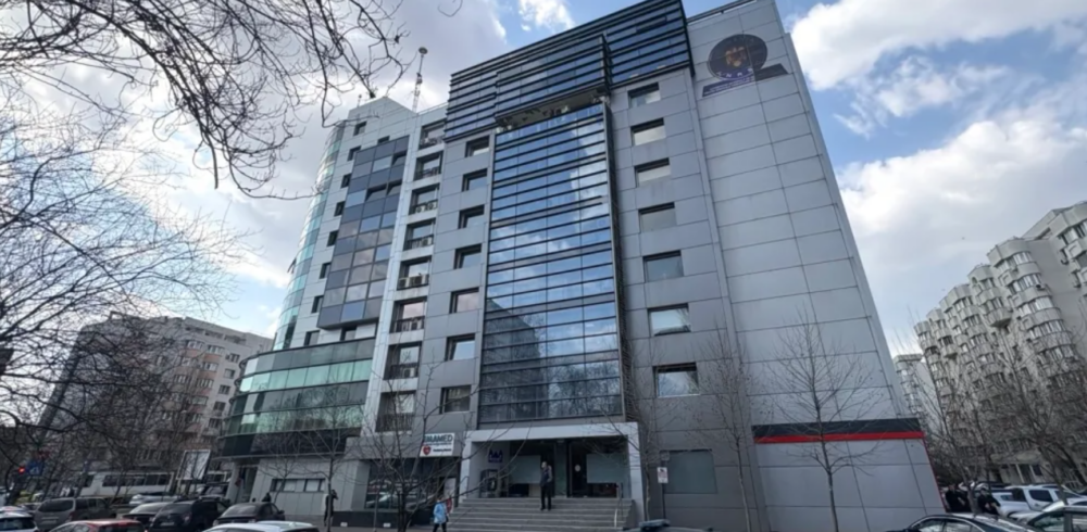 Instituțiile publice din București, în special cele aflate sub autoritatea Ministerului Dezvoltării, destinează anual sume considerabile pentru închirierea de spații închiriate, o practică care devine tot mai discutată având în vedere modul în care aceste fonduri sunt alocate și cine beneficiază de ele