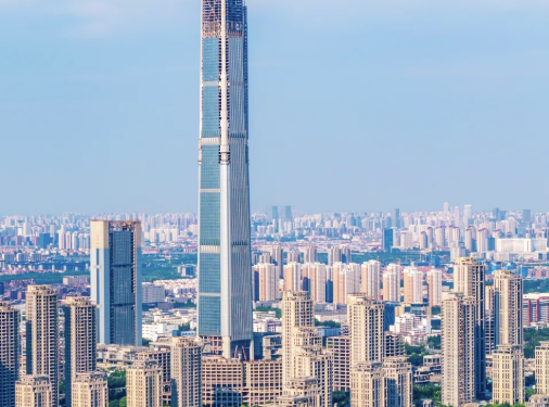 Clădirea-gigant din China, gata după 18 ani: Un nou zgârie-nori uimește lumea