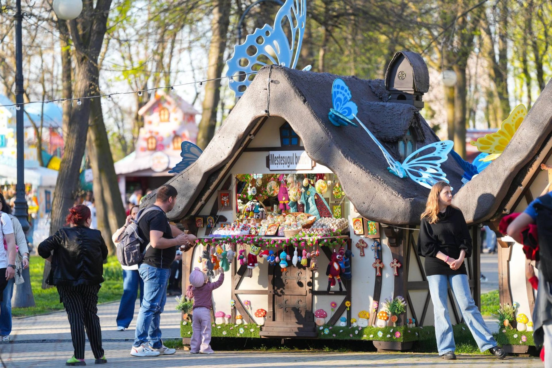 Târgurile de Paște din România din 2026 aduc o diversitate de experiențe pentru vizitatori, de la evenimente spectaculoase în orașe mari, până la atmosfere relaxate în orașe mai mici